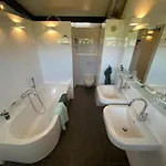 Apartment Hestar Husid, Het Luxe Paardenhuis Weesp
