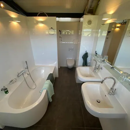 Hébergement de vacances Hestar Husid, Het Luxe Paardenhuis Weesp