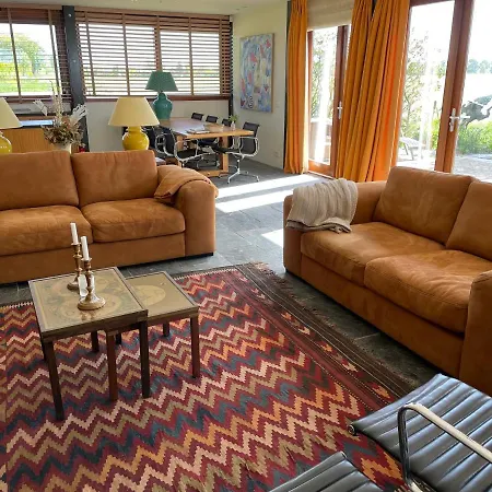 Hestar Husid, Het Luxe Paardenhuis 度假居