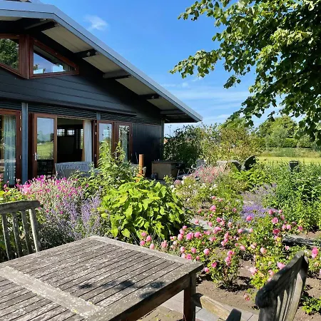 Hestar Husid, Het Luxe Paardenhuis Weesp