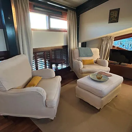 Hestar Husid, Het Luxe Paardenhuis * ウェースプ