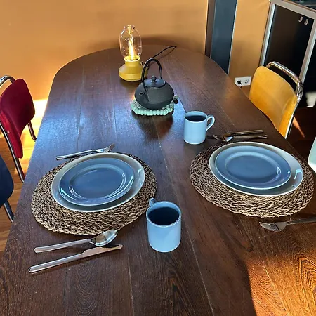 Hestar Husid, Het Luxe Paardenhuis Weesp