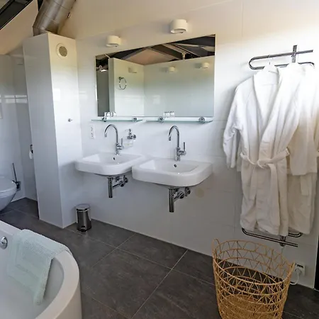 Hestar Husid, Het Luxe Paardenhuis *
