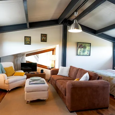 Hestar Husid, Het Luxe Paardenhuis Weesp