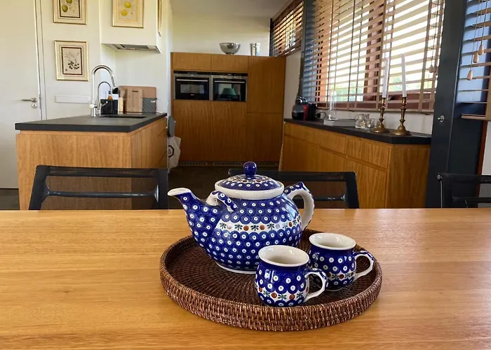 Hestar Husid, Het Luxe Paardenhuis Appartement Weesp