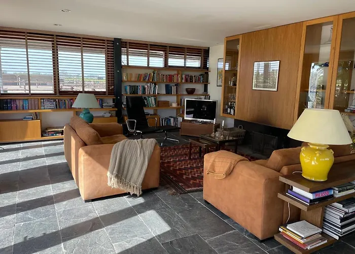 Hestar Husid, Het Luxe Paardenhuis ウェースプ