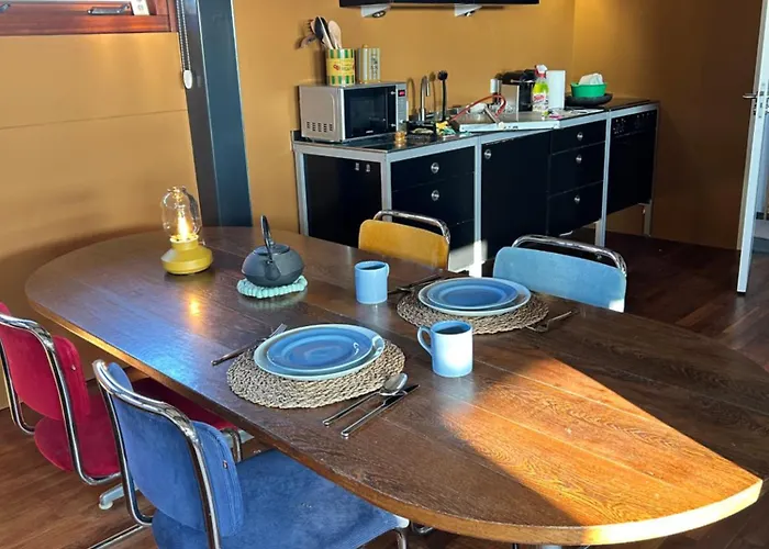 Hestar Husid, Het Luxe Paardenhuis * ウェースプ