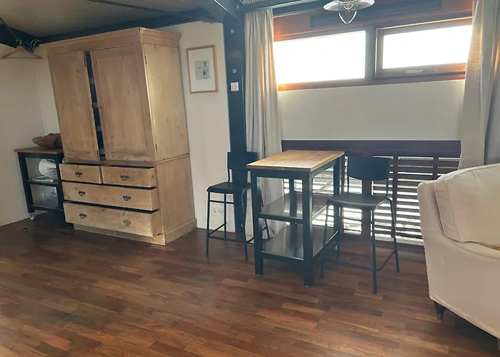 Hestar Husid, Het Luxe Paardenhuis アパート *