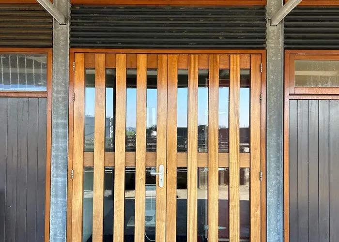 Hestar Husid, Het Luxe Paardenhuis ウェースプ